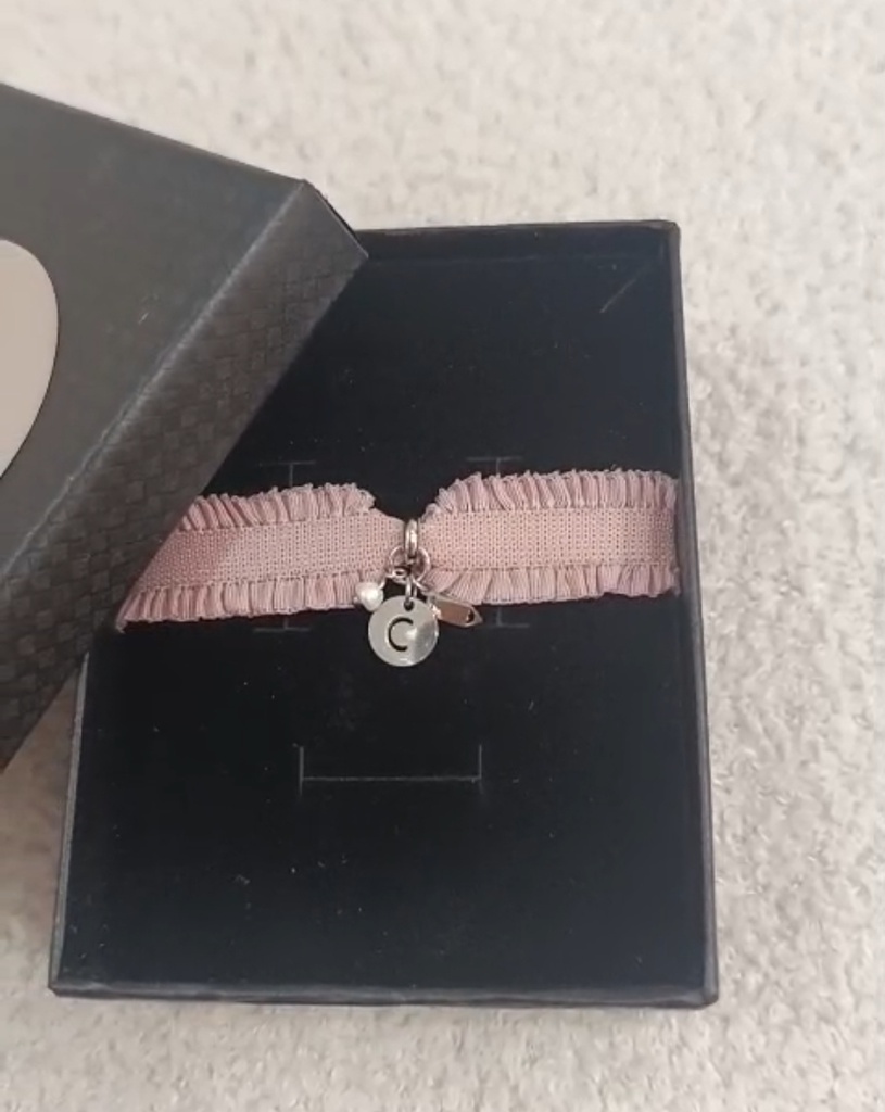 Pulsera Cinta Volante Elástica con Inicial Chapita