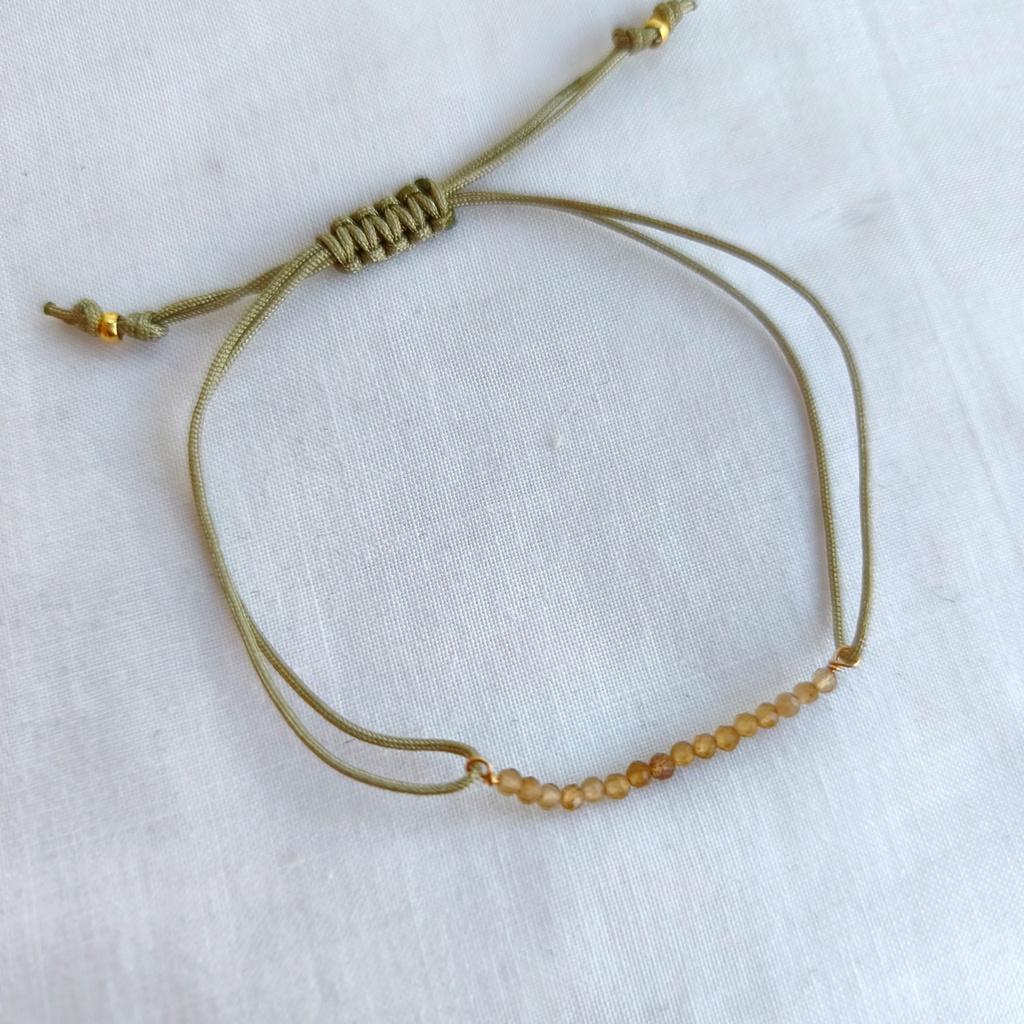 Pulsera Macramé Piedras Caqui (Dorado)