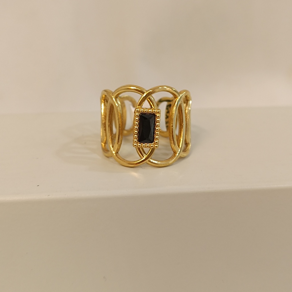Anillo Entrelazado Circonita Negra Rectangular Dorado