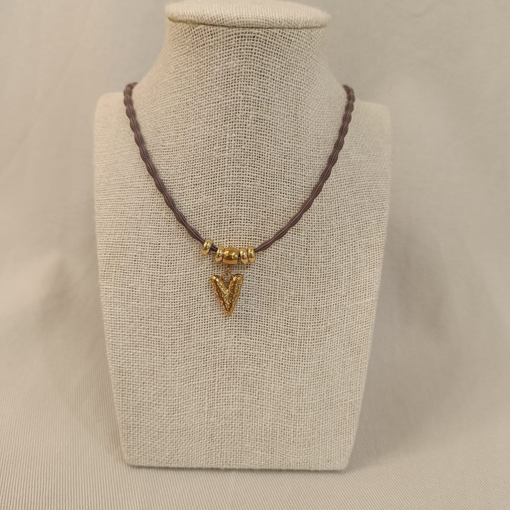 Collar Cordón Corazón Relieve Dorado