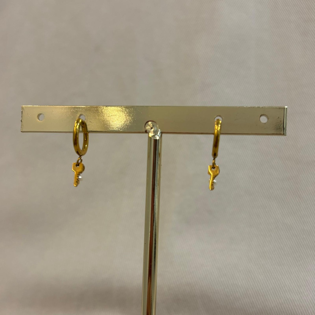 Arito Charm Llave Con Perla Dorado