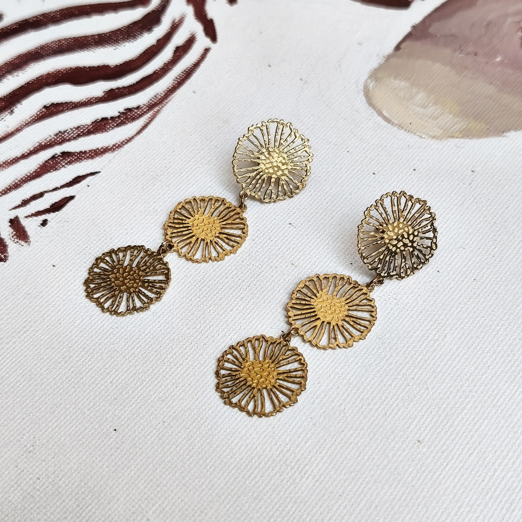 Pendientes Tres Círculos Flores Dorado