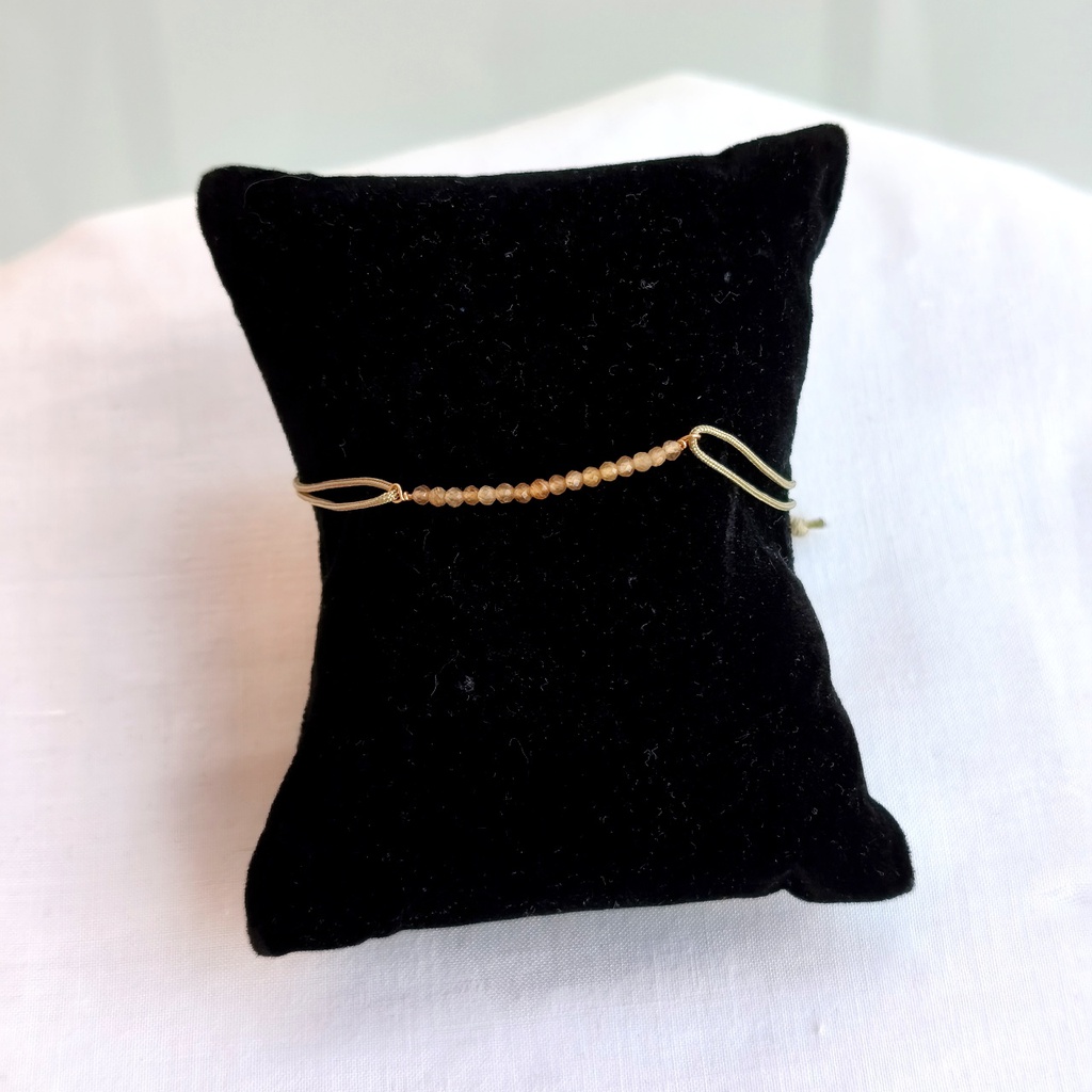 Pulsera Macramé Piedras Caqui (Dorado)