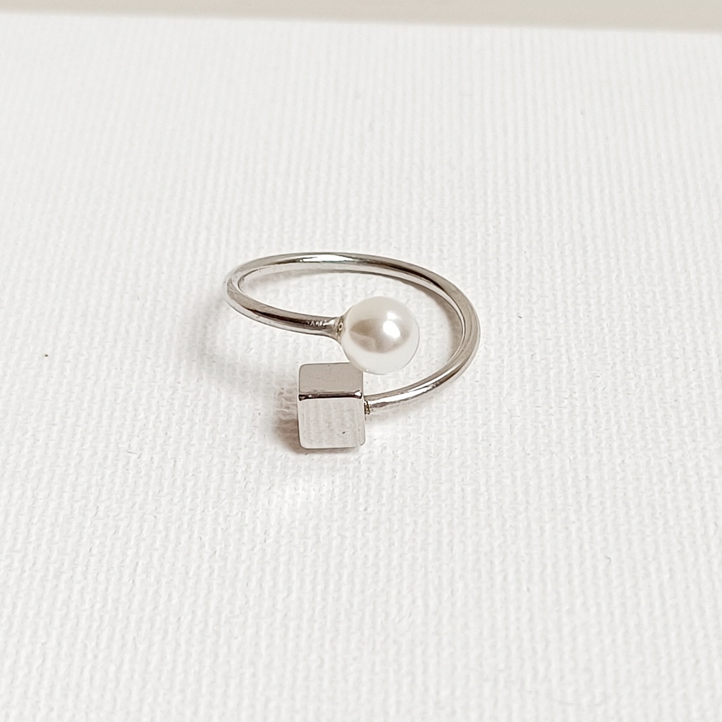 Anillo Cubo y Perla (Plateado)