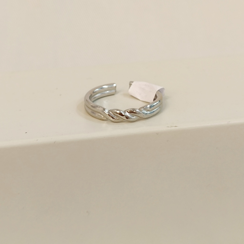 Anillo Fino Entrelazado Plateado