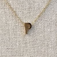 Collar Inicial Dorada Gruesa Letra "P"