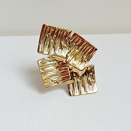 Anillo Cuatro Cuadrados Relieve Dorado